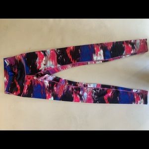 Lululemon size 4 wunder under full on Luon.